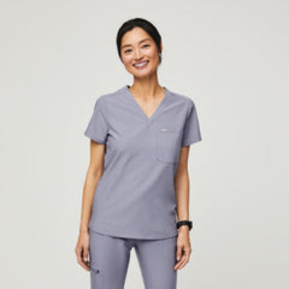 FIGS women’s vapor blue space dye Caterina One-pocket scrub top
